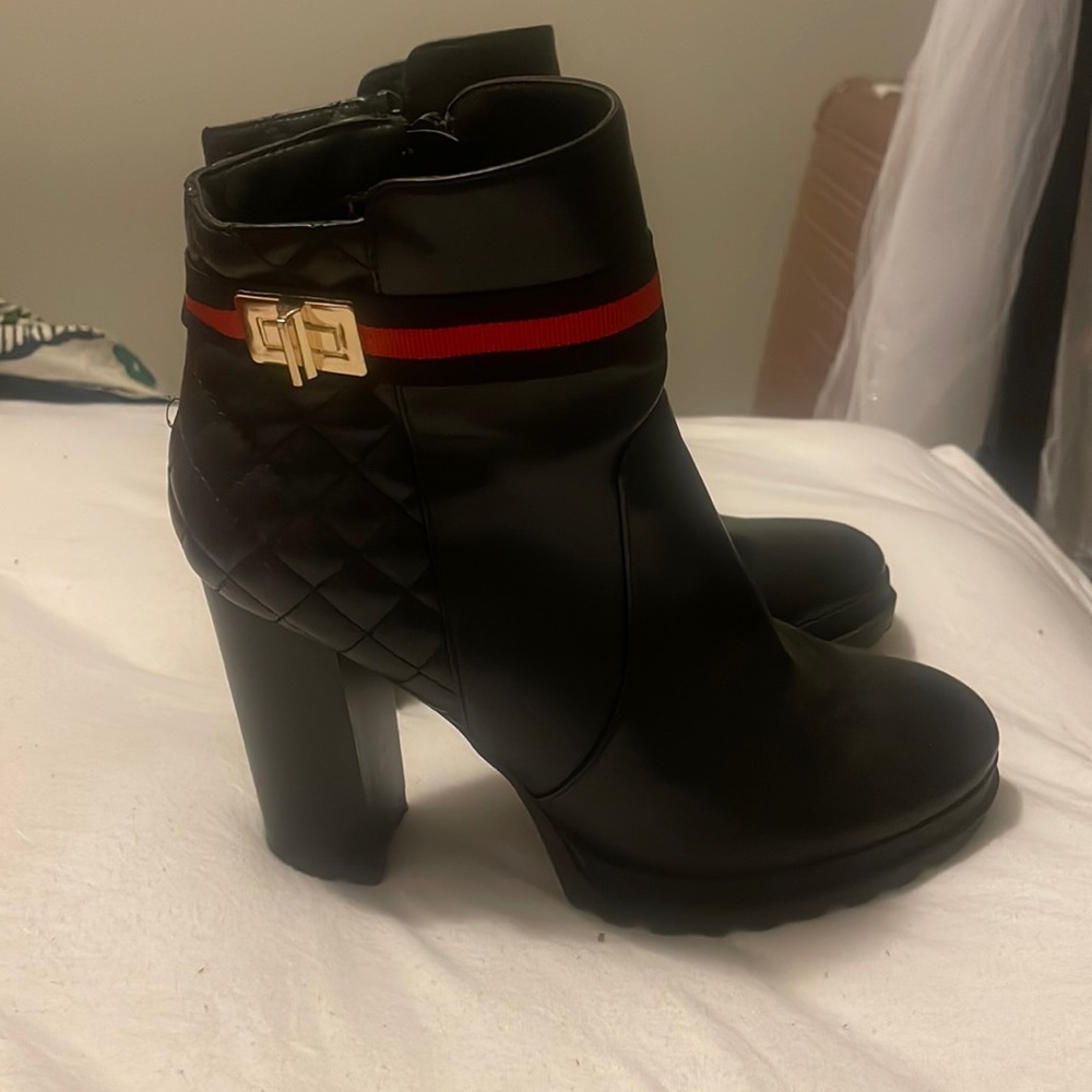 Black heeled boots